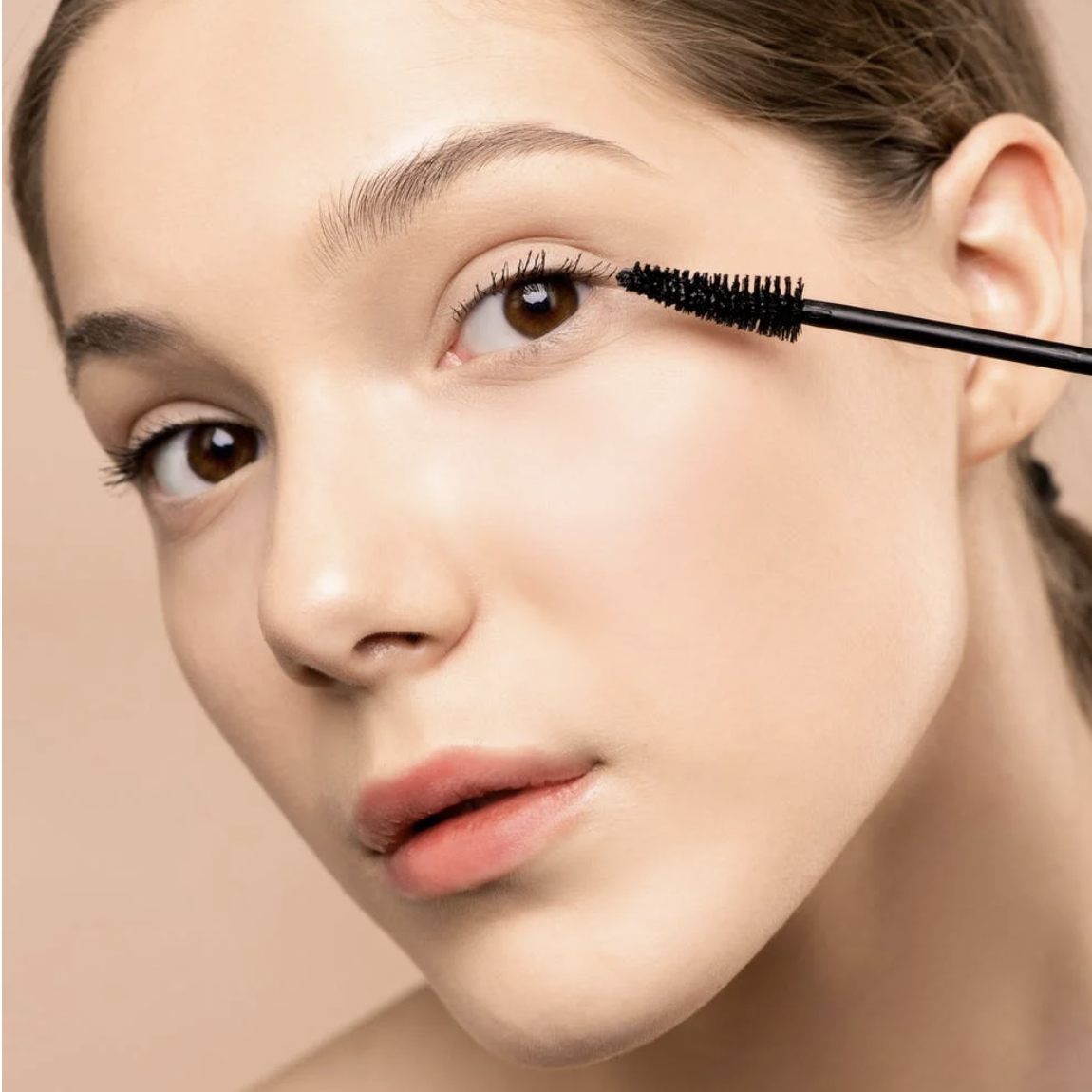 How to apply mascara